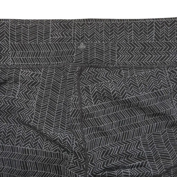 PrAna Women's Ashley Cropped Leggings Black Grey Geometric Design Size Large - Picture 5 of 10